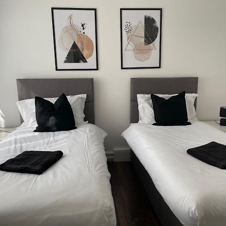 Lovely 2Bedroom 4Mins From Wimbledon Station Londra Exterior foto