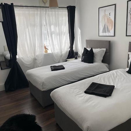 Lovely 2Bedroom 4Mins From Wimbledon Station Londra Exterior foto