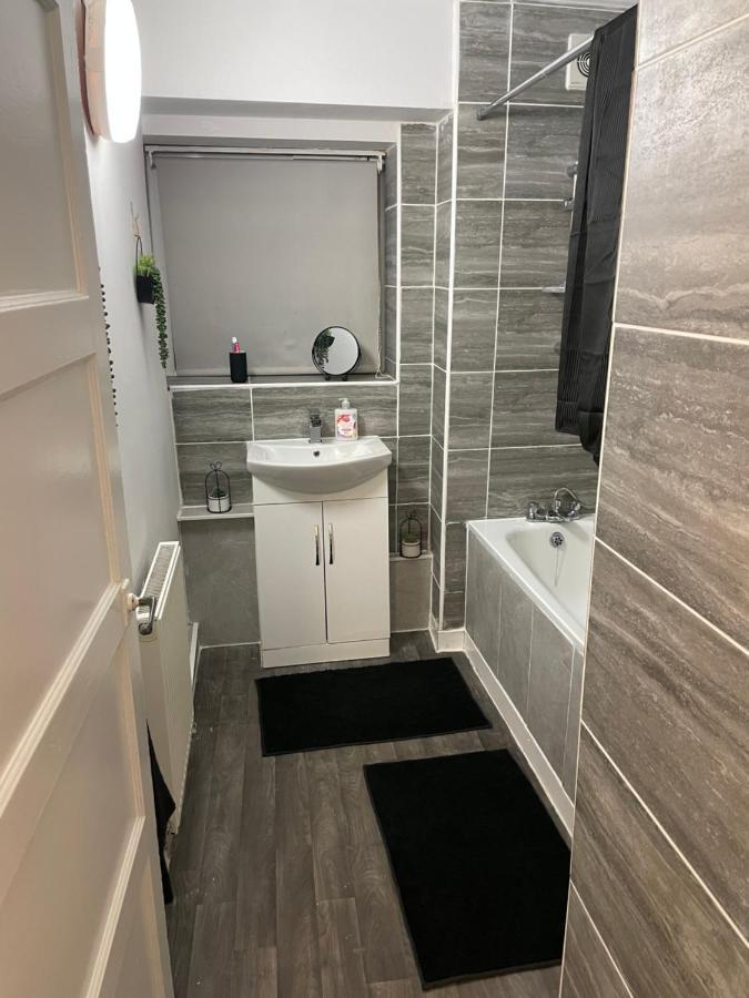 Lovely 2Bedroom 4Mins From Wimbledon Station Londra Exterior foto