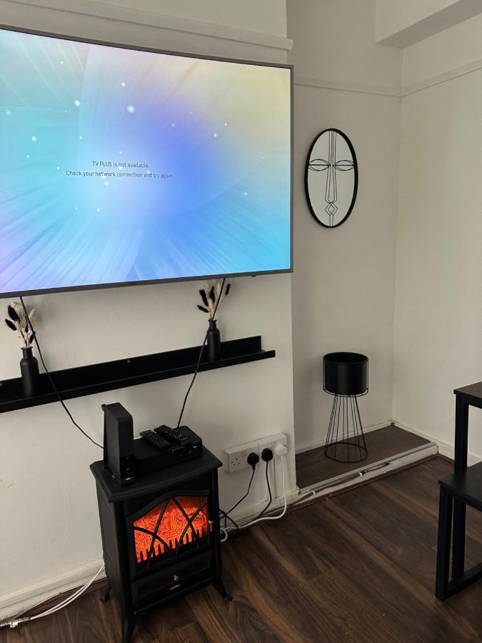 Lovely 2Bedroom 4Mins From Wimbledon Station Londra Exterior foto